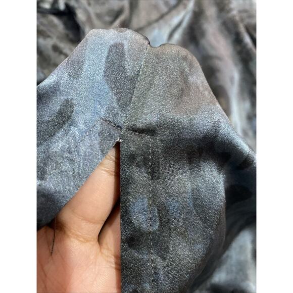 Pete & Greta Johnny Was Leopard Print Silk Blend Blouse Size Small Blue - Picture 5 of 6